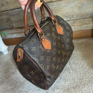 Authentic LV Speedy 25